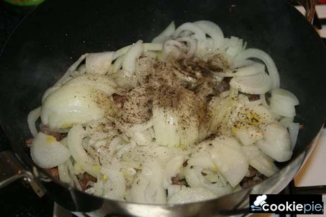 Горячая сковородка из баранины с картофелем
