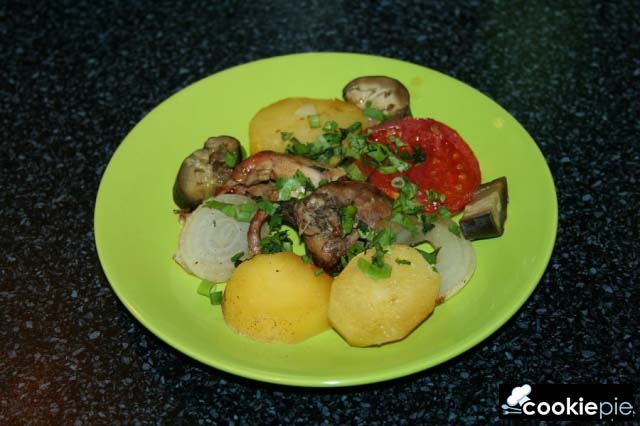 Дикая перепёлка печёная с овощами