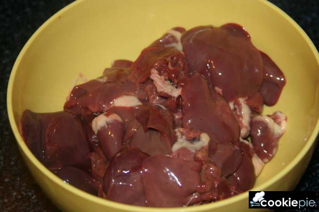 Тушеная куриная печень и сердце