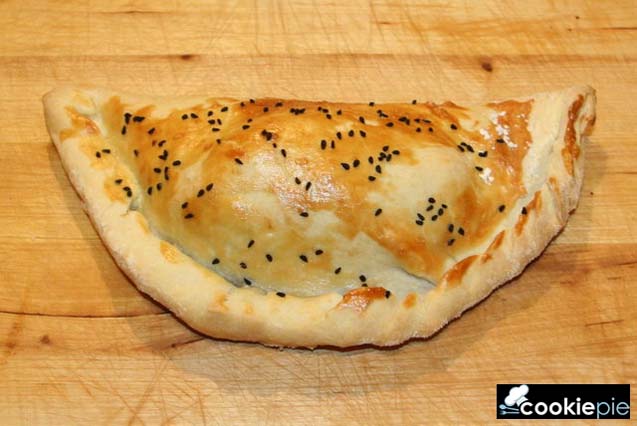 Слоёные пирожки с перепелами и луком