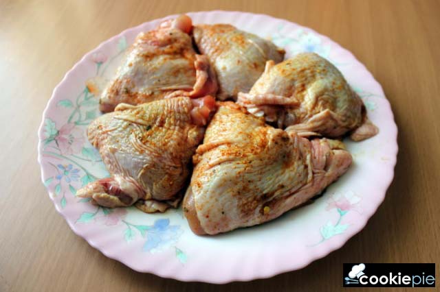 Жареные куриные бёдрышки с рисом
