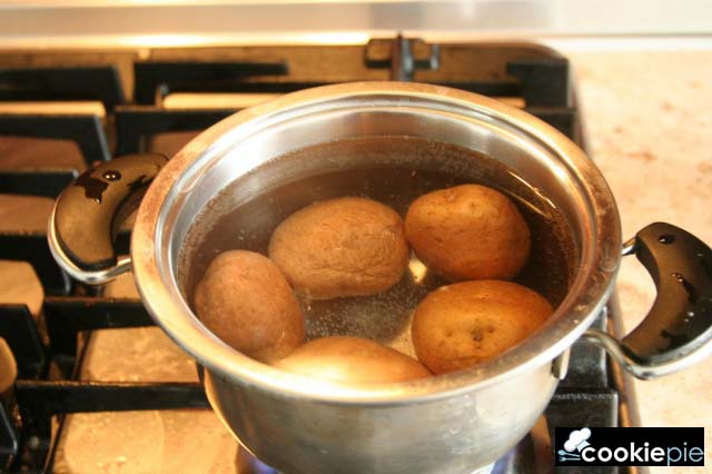 Шашлык из куриных ножек и печёный на мангале картофель
