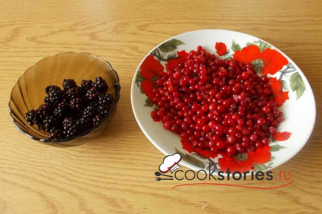 Морс из красной смородины и ежевики