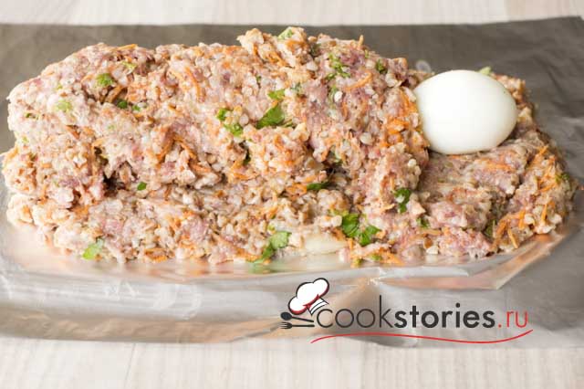 Мясной рулет с гречкой
