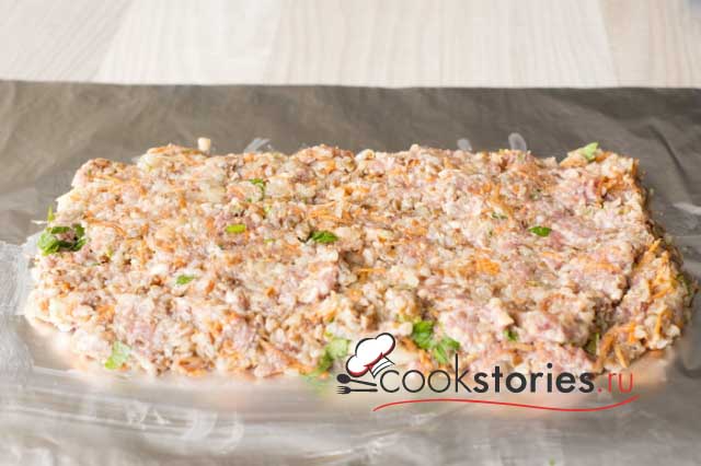 Мясной рулет с гречкой