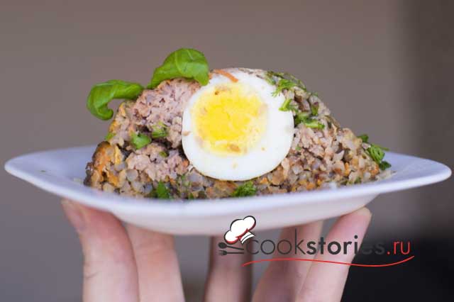 Мясной рулет с гречкой