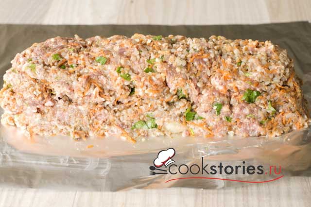 Мясной рулет с гречкой