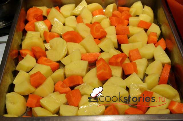 Свинина печёная в духовке с брокколи и грибами