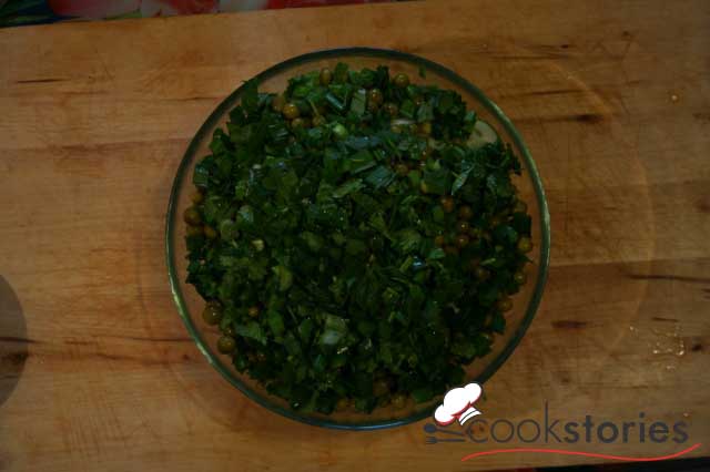 Салат с редиской и горошком