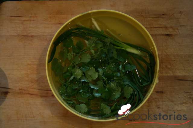 Салат с редиской и горошком
