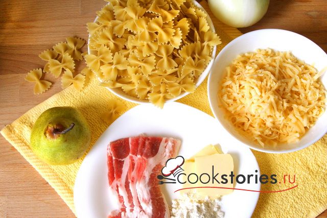 Паста с грушей, беконом и твёрдым сыром